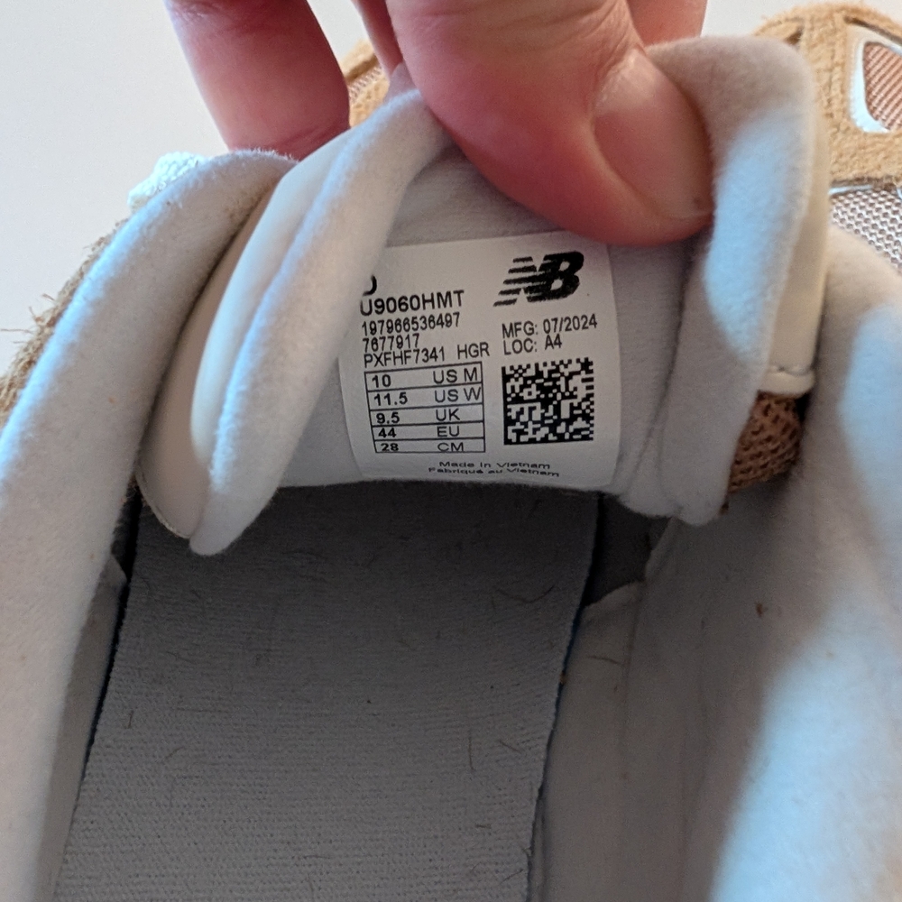 New Balance Men's 9060! - Picture 4 of 5